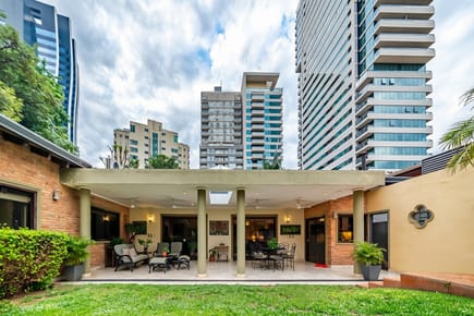  RESIDENCIA O TERRENO A UNA CUADRA DE PASEO LA GALERIA