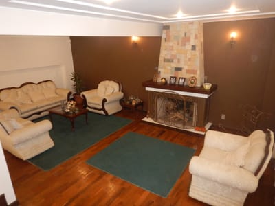Hermosa, cómoda y amplia Casa en Venta en Irpavi entre calles 3 y 4