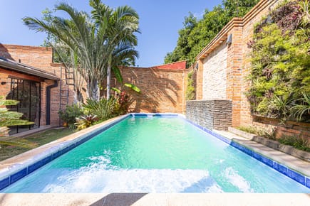 Residencia en Luque en venta – A minutos del eje corporativo