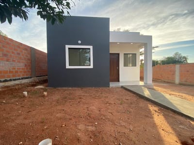  CASA EN VENTA – ÑEMBY | ¡AMPLIO TERRENO Y POTENCIAL DE AMPLIACIÓN!