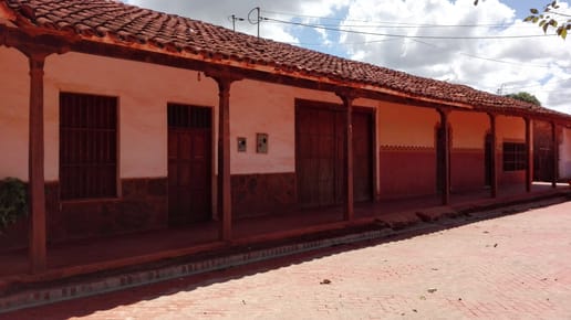 AMPLIA CASA EN VENTA EN CONCEPCION PROVINCIA DE SANTA CRUZ 