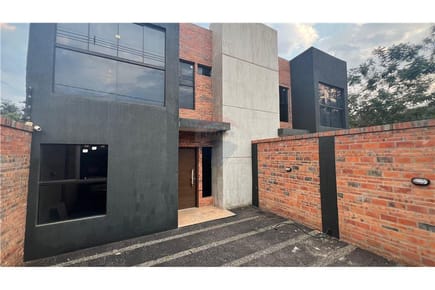 En venta hermoso DUPLEX - Luque-Cañada Garay