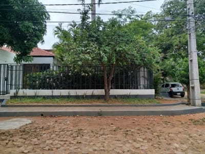 VENDO CASA DE UNA PLANTA EN BARRIO MBACHIO LAMBARÉ