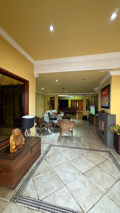 EN VENTA AMPLIA CASA EN RECOLETA DE 5 DORMITORIOS CON PISCINA
