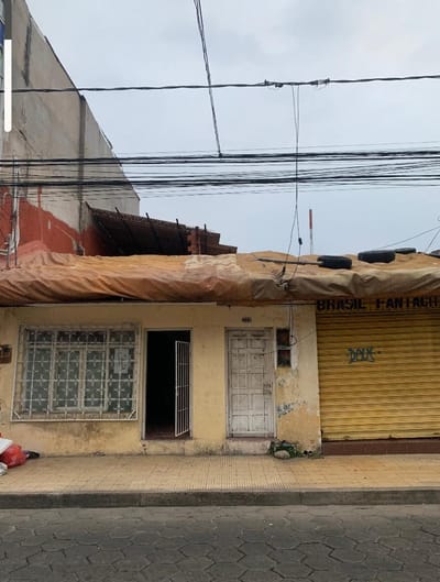 CASA EN VENTA EN EL CENTRO A 1 CUADRA DE LA PLAZUELA CALLEJAS