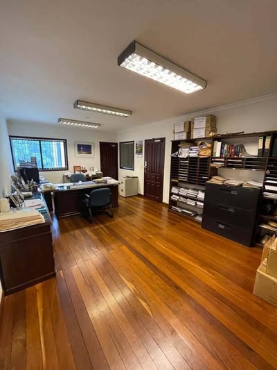EN ALQUILER – EDIFICIO DE OFICINAS (3 PLANTAS), 