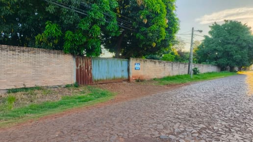 En alquiler tinglado y amplio terreno en CDE