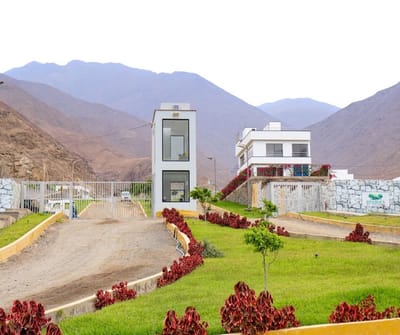 INVIERTE EN CALANGO: LOTES DESDE 100 M² + BUNGALOWS o CASA + PISCINA