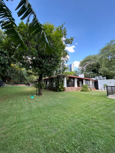 ALQUILER DE HERMOSA CASA TIPO COLONIAL DE 4 HABS EN SUITE – BARRIO TRINIDAD