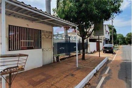 VENDO CASA EN SAN LORENZO ZONA LOS NOGALES