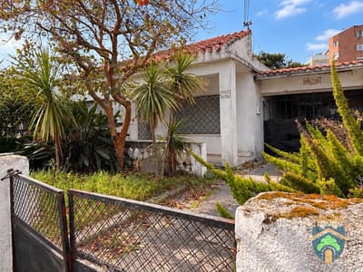 Casa en venta  5 dorm 3 baños, patio c/ cochera y doble construcción en Malvin