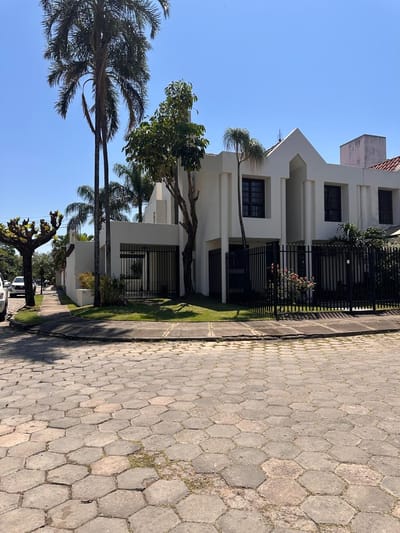 EN EL BARRIO URBARI CASA DE 3 DORMITORIOS