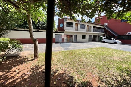 Alquilo local con show room y oficinas