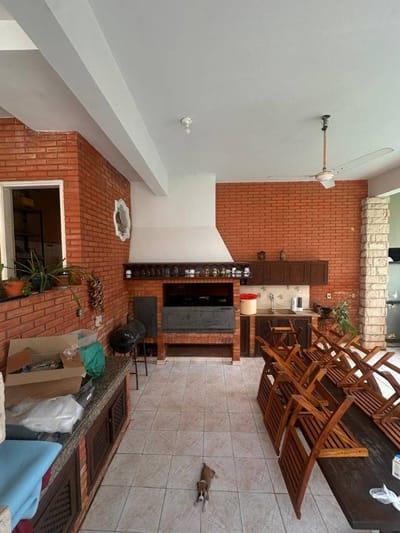 SE VENDE - CASA AMPLIA Y ELEGANTE