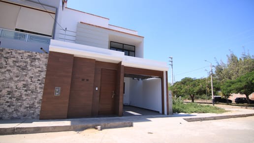 LINDA  CASA EN VENTA URB. MIRAFLORES COUNTRY CLUB