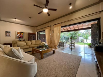 VENDO CASA DE 4 DORMITORIOS - BARRIO SANTA LIBRADA - ASUNCIÓN 