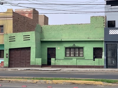 Vendo casa como terreno en buena ubicación en el Callao