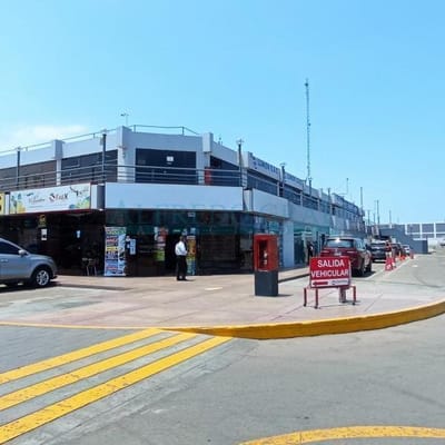 Locales Comerciales AV Elmer Faucett