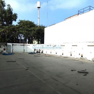 Terrenos Comerciales AV Aramburu