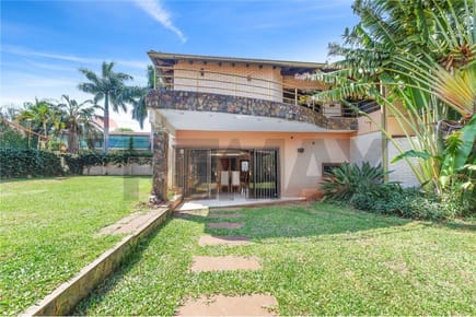 CASA DE 4 DORMITORIOS EN LA MEJOR ZONA DE LAMBARE