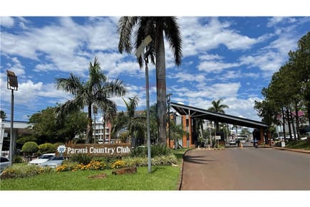 Exclusivo en esquina en Paraná Country Club