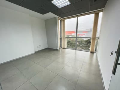 OFICINA EN ALQUILER EN TORRE DUO