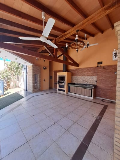 GRAN CASA EN VENTA BARRIO LA VICTORIA