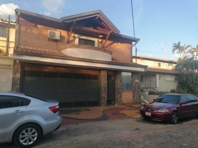 VENDO HERMOSA RESIDENCIA EN BO. MCAL. ESTIGARRIBIA