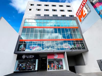 VENDO O ALQUILO SALON COMERCIAL EN GALERIA M4