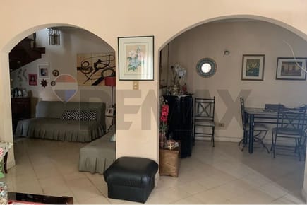 Casa en Esquina con Departamento Independiente – Oportunidad 