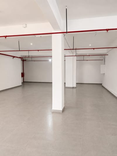 ALQUILO SALÓN COMERCIAL EN MBURICAO