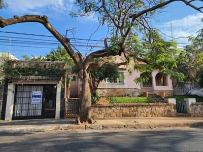 VENDO CASA EN ASUNCION ZONA EMBAJADA DEL BRASIL