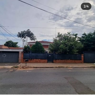 VENDO AMPLIO TERRENO SOBRE MOISES BERTONI