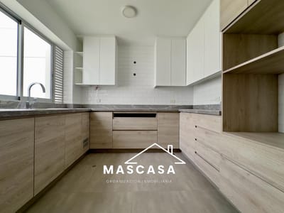 OCASION VENTA DUPLEX EN CHACARILLA SAN BORJA ESTRENO / COCHERAS PARALELAS