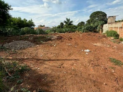 SE VENDEN 2 TERRENOS JUNTOS DE 450M2 A MEDIA CUADRA DE LA AVENIDA SAN JOSÉ.
