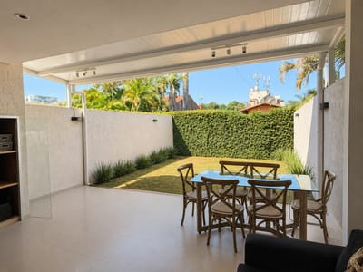 **ALQUILO HERMOSO Y AMPLIO DÚPLEX CON QUINCHO Y PATIO EN MBURUCUYÁ**