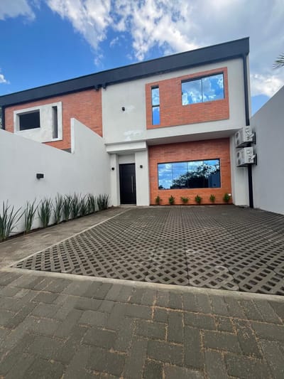 En Venta Dúplex En Barrio Cerrado – Limpio