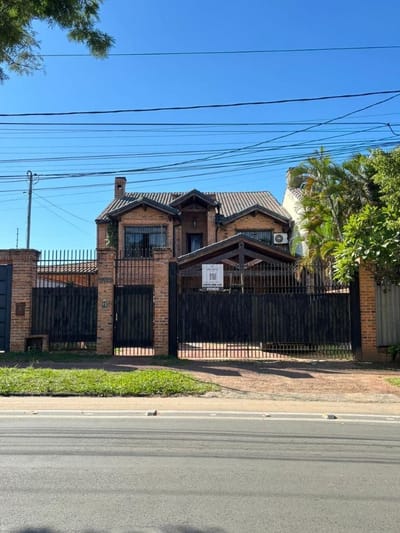 VENDO Casa 5 dorm con jacuzzi - Mbocayaty, Asuncion