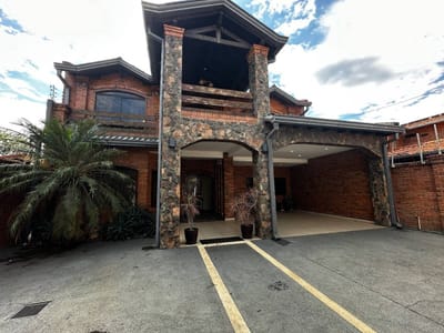 Vendo Casa residencial amplia, amoblada y lista para habitar en LOS LAURELES.