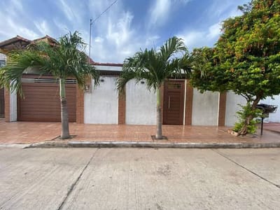 CASA EN VENTA CERCA AL 4TO ANILLO
