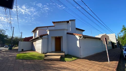 EN VENTA CASA EN ESQUINA A 5 MIN DEL EJE CORPORATIVO