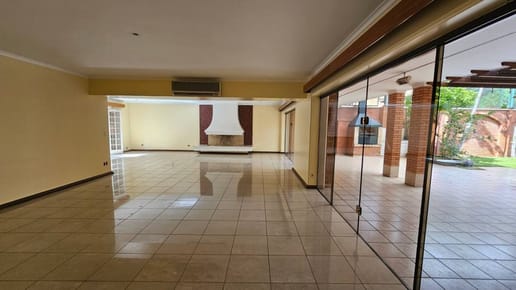 ALQUILO HERMOSA RESIDENCIA EN VILLAMORRA PARA VIVIENDA U OFICINA 