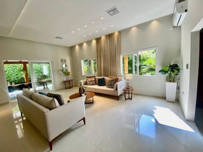 Casa Amoblada En Alquiler - Colinas Del Urubo 1