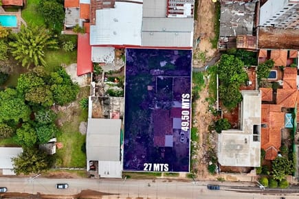 Amplio terreno de 1.336m2 en esquina ubicado al limite Asunción - Luque.