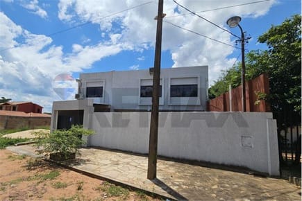 MODERNA RESIDENCIA DE 2 NIVELES - Barrio MBOKAYATY