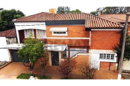 Vendo en Lambare Hermosa y Amplia Residencia con Piscina