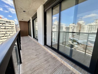 Con renta,  Pocitos, 2 dorm, 2 baños , 1 de rambla,  piso7.