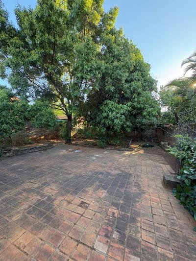 Vendo terreno con casa a refaccionar o demoler en Fernando de la Mora