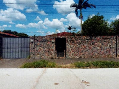 Casa en venta con doble acceso, piscina y perímetro cerrado