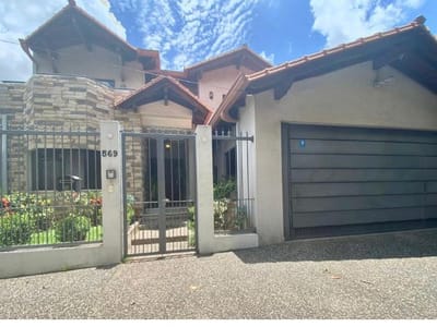 CASA DE LUJO EN BARRIO SAN CRISTOBAL